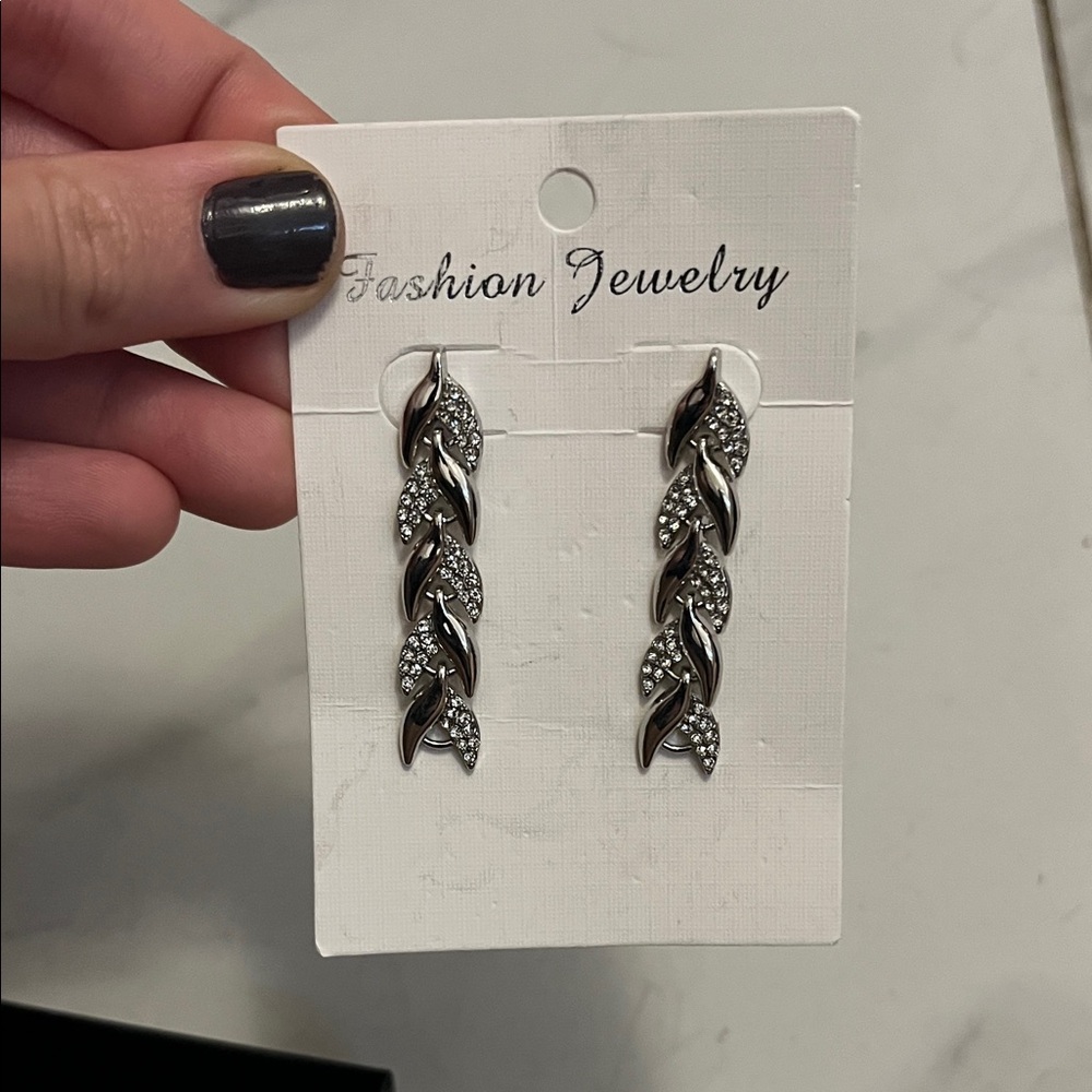 Fashion Jewelry Silver Leaf Link Bracelet with Matching Earrings - Picture 3 of 6